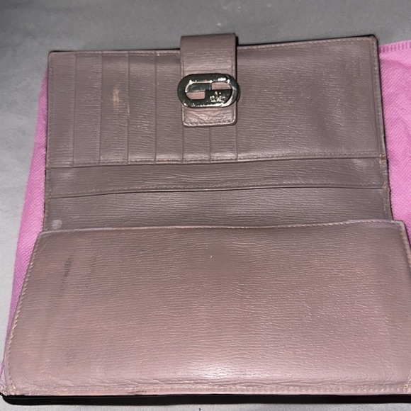 Gucci authentic black and mauve rare wallet has 7 card slots 4 pockets coin slot - Picture 3 of 12